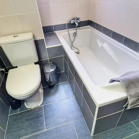Luxury 2-bed Minutes To Downtown